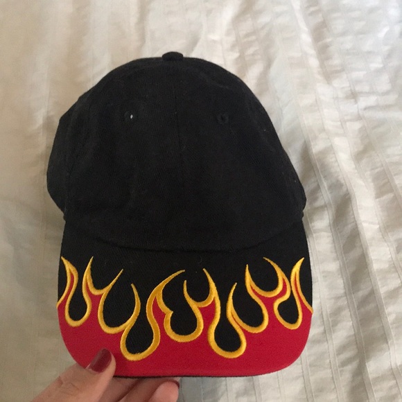 URBAN OUTFITTERS FLAME HAT - Picture 3 of 6